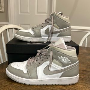 Nike Air Jordan 1 mid college grey size 9